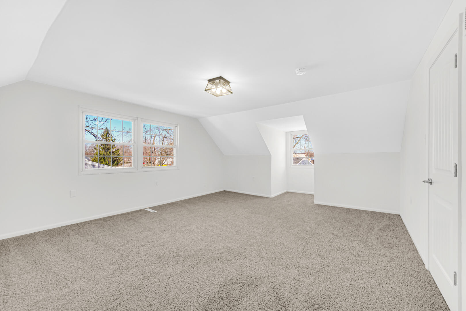 378 Raritan Drive Valparaiso, IN 46385 - Photo 21 of 28 an empty room with a window