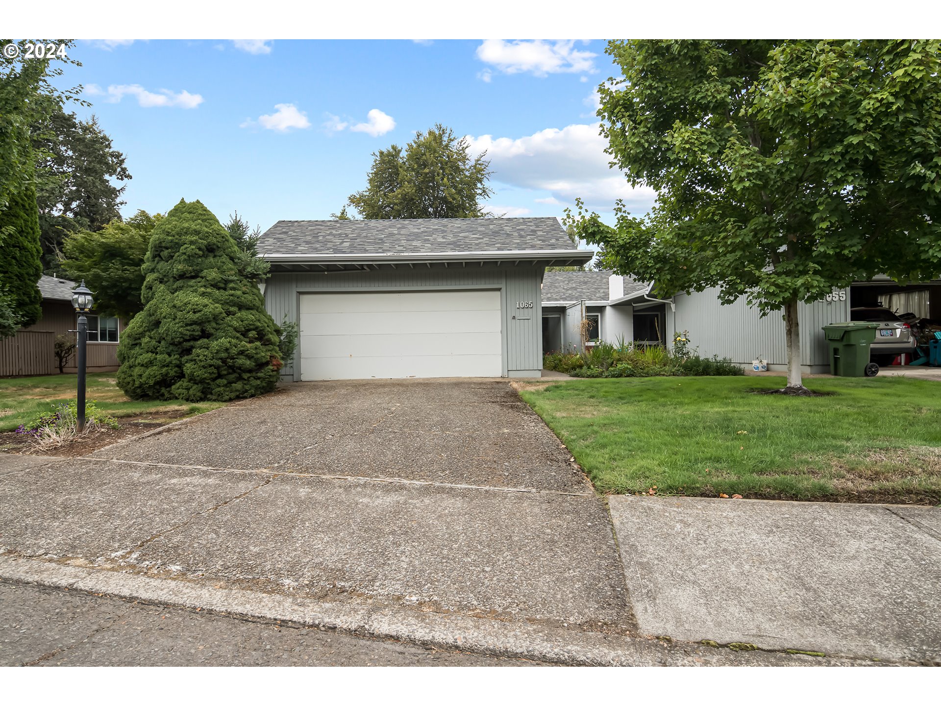 1065 Chestnut Street Northwest Salem, OR 97304 - Photo 1 of 44 a front view of house with yard