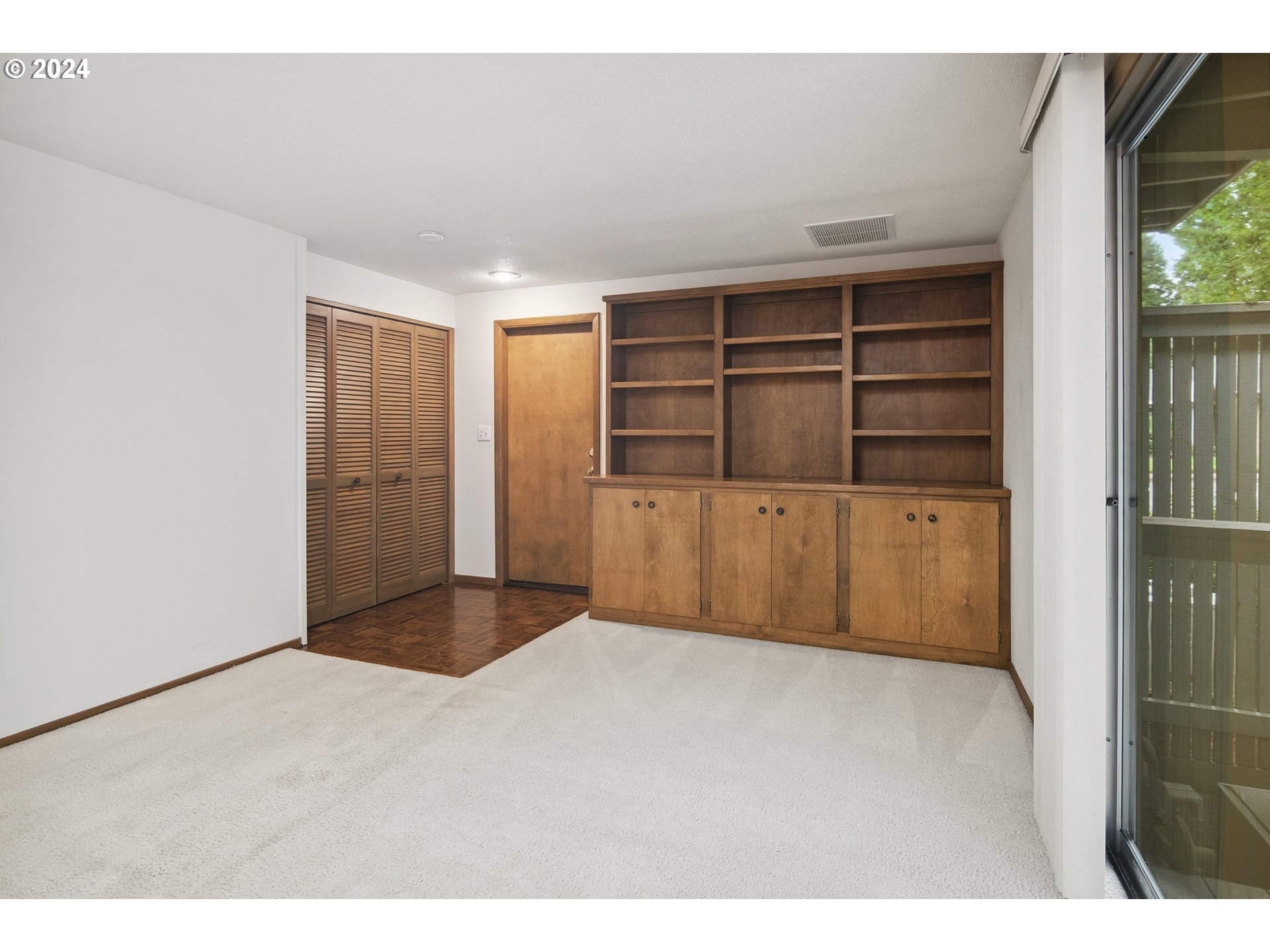 1065 Chestnut Street Northwest Salem, OR 97304 - Photo 15 of 44 a view of an empty room with a window