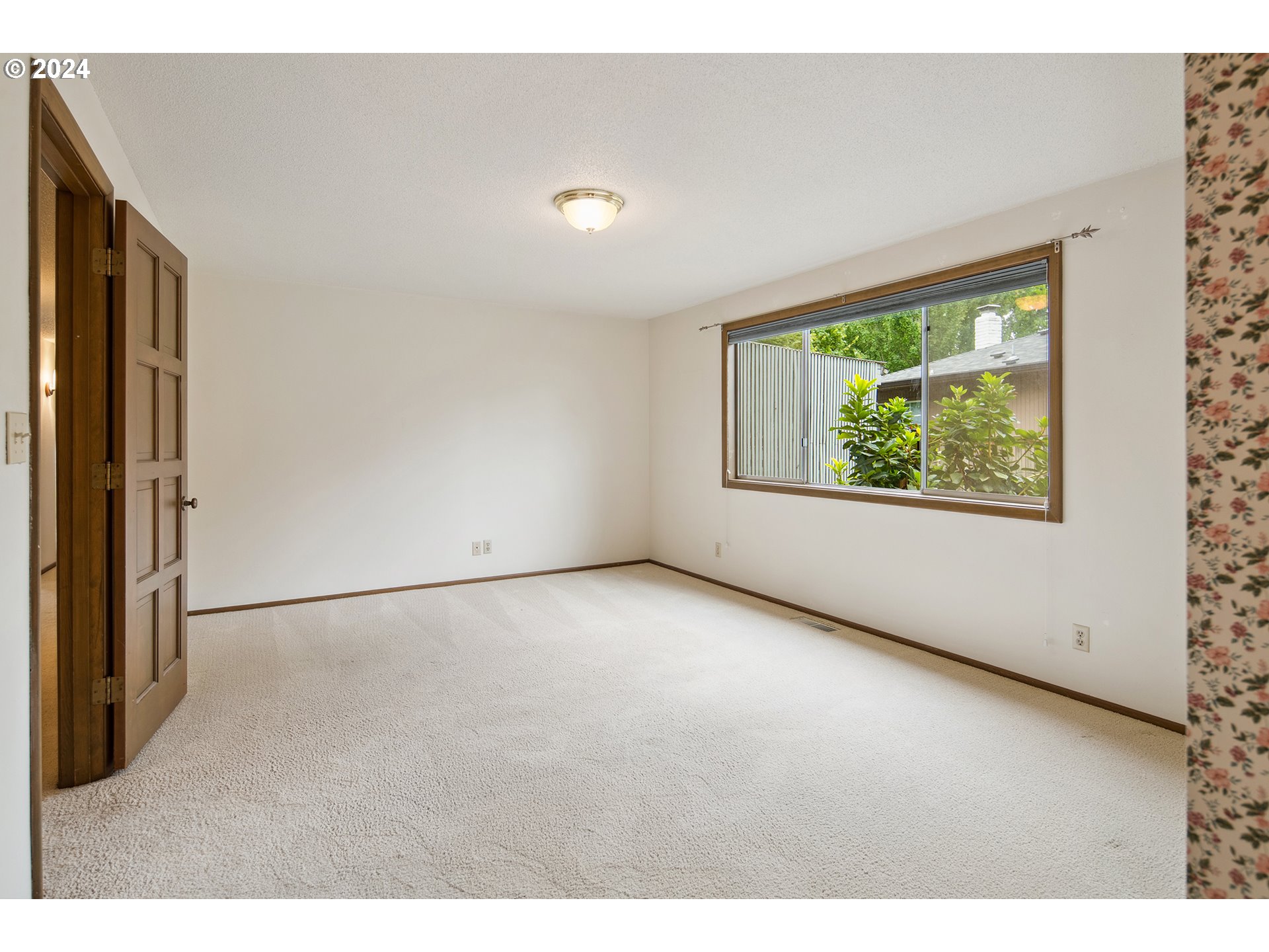 1065 Chestnut Street Northwest Salem, OR 97304 - Photo 25 of 44 a view of an empty room with a window