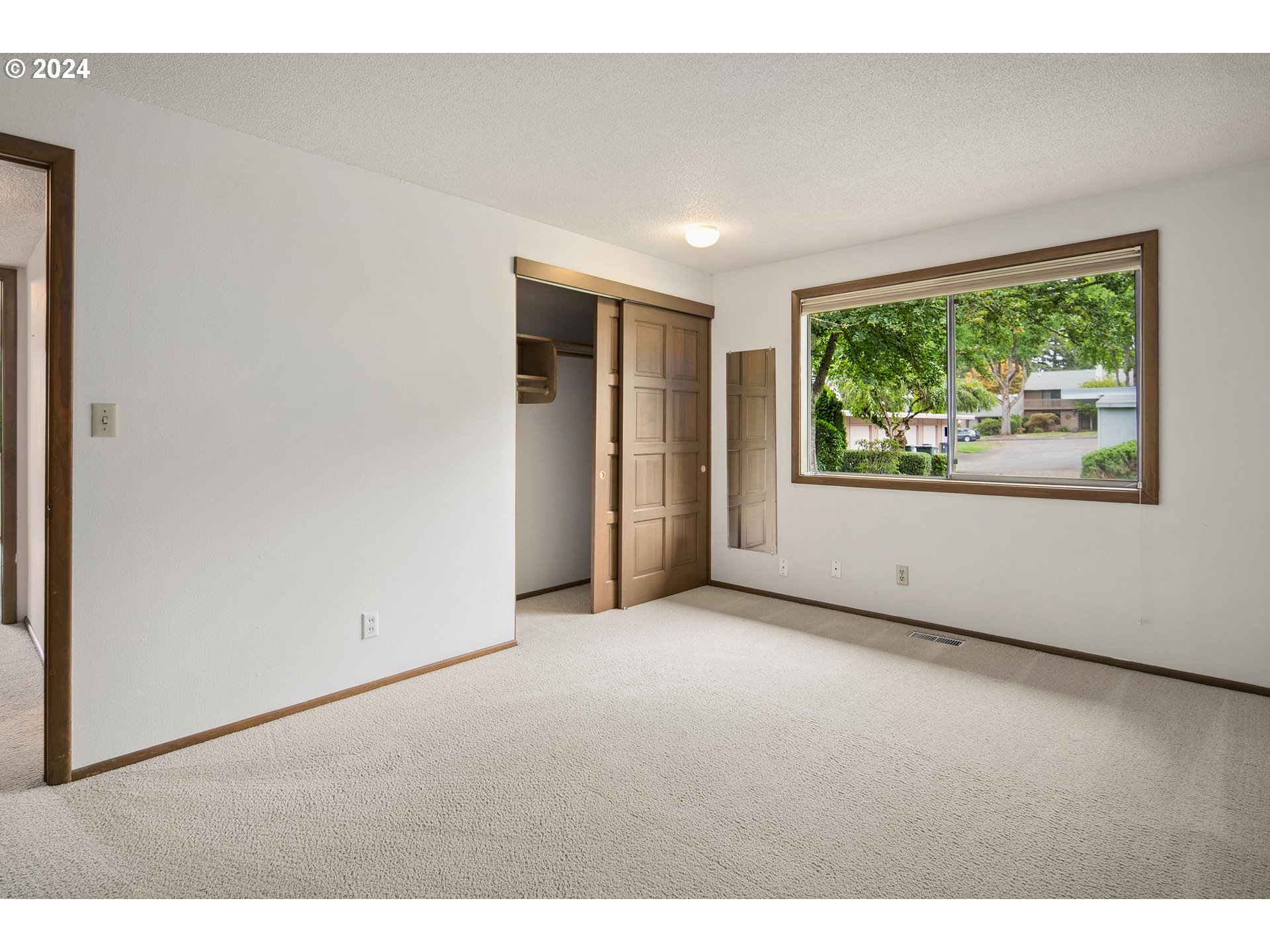 1065 Chestnut Street Northwest Salem, OR 97304 - Photo 31 of 44 an empty room with windows and closet