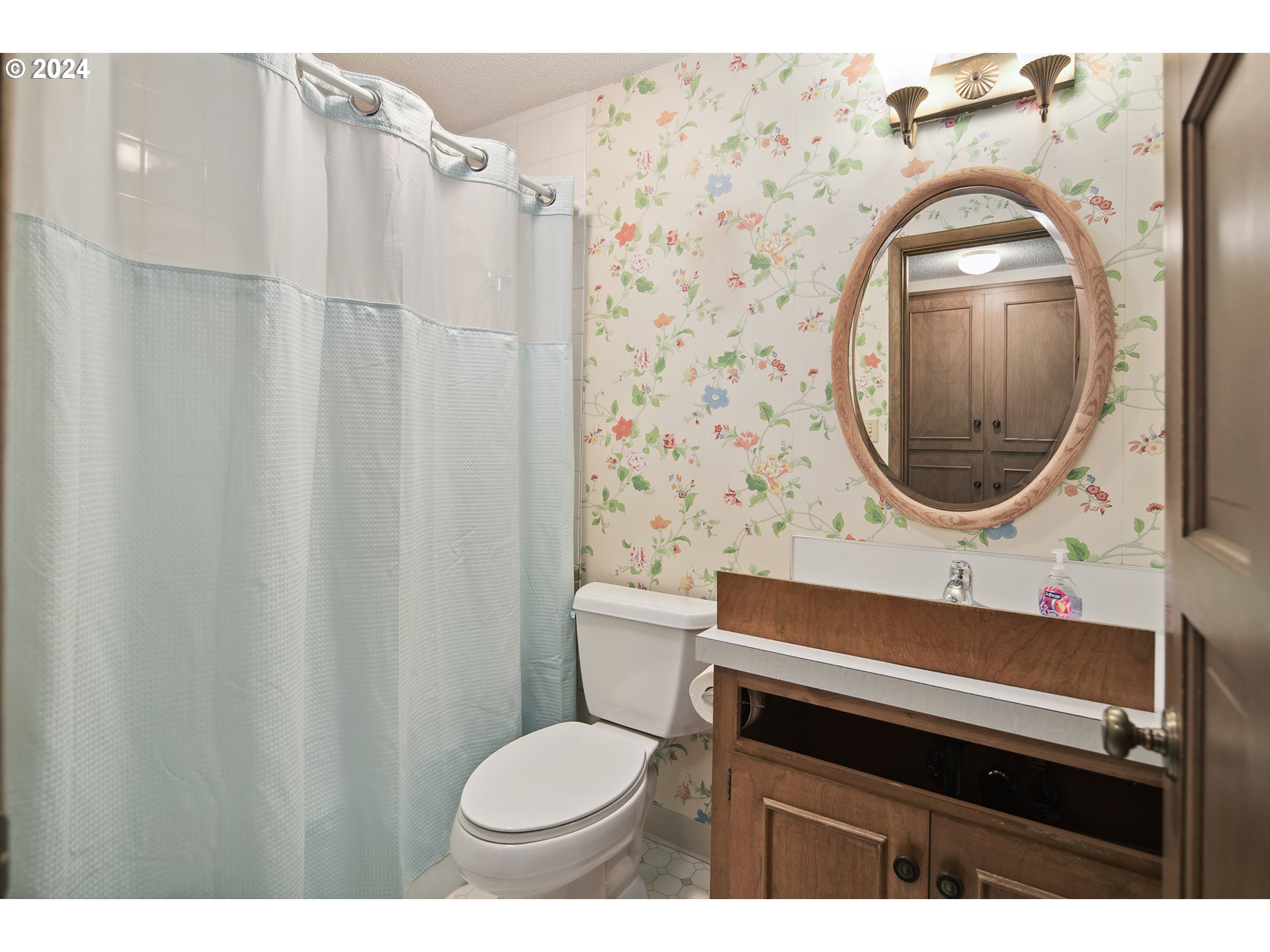 1065 Chestnut Street Northwest Salem, OR 97304 - Photo 33 of 44 a bathroom with a sink a toilet and a mirror