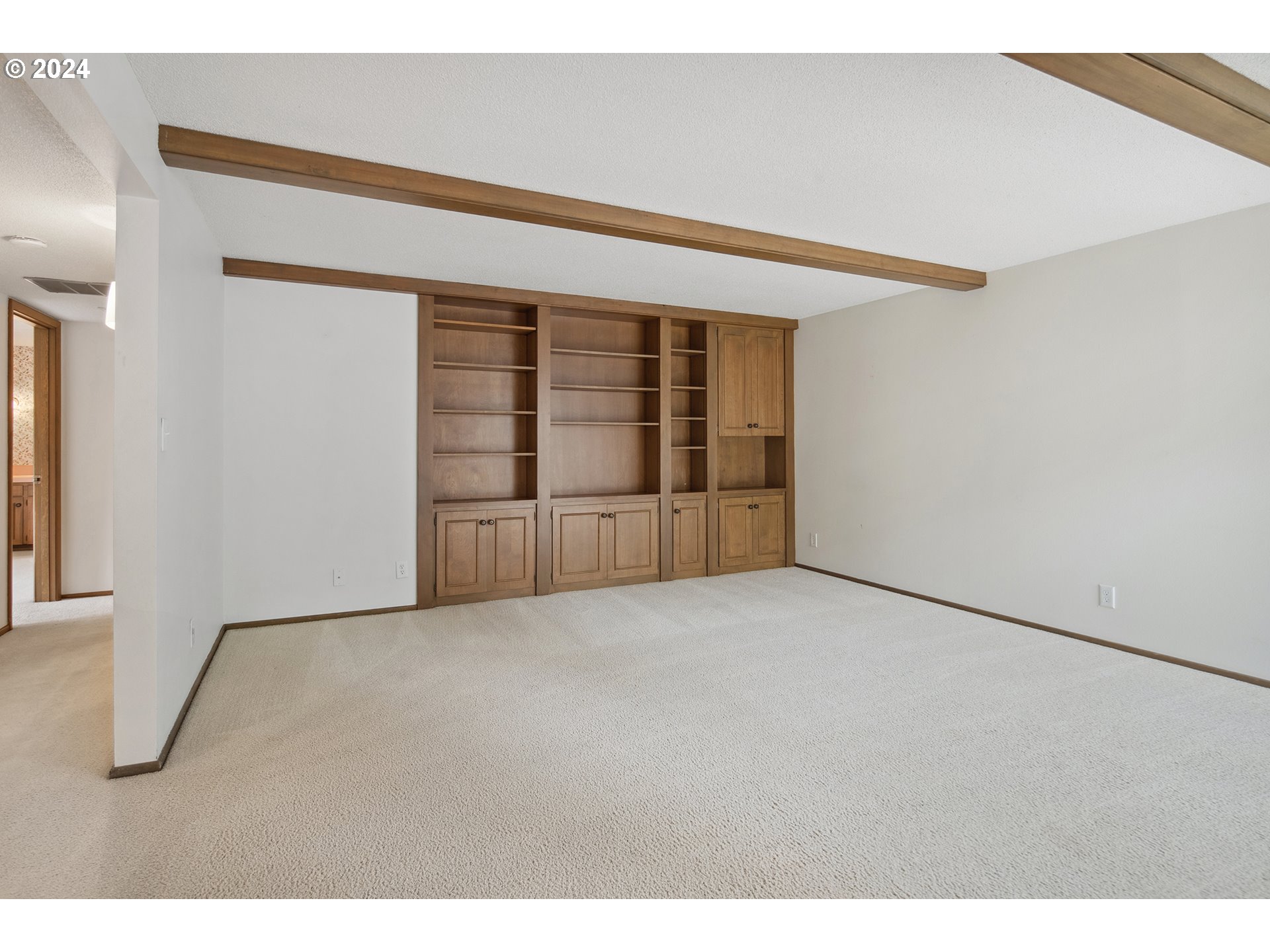 1065 Chestnut Street Northwest Salem, OR 97304 - Photo 10 of 44 a view of an empty room with a window