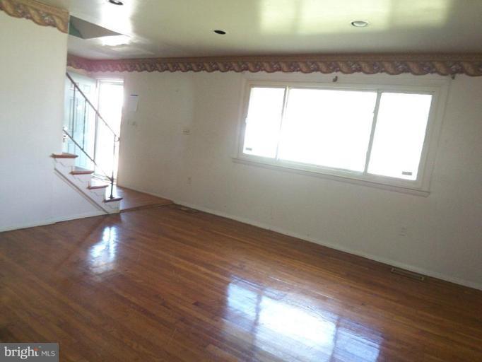 3900 Carthage Road Randallstown, MD 21133 - Photo 2 of 10 Living Room