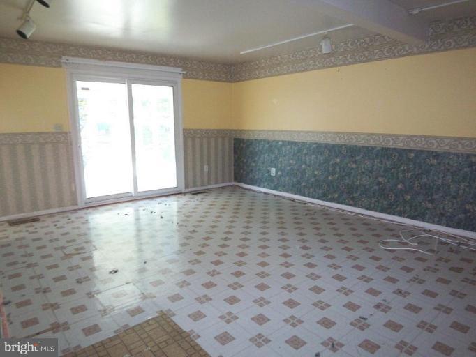 3900 Carthage Road Randallstown, MD 21133 - Photo 4 of 10 Family Room
