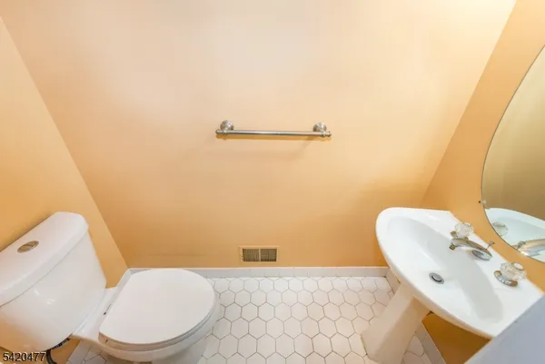 $700,000 | 10 Gannet Court, Wayne, NJ 07470