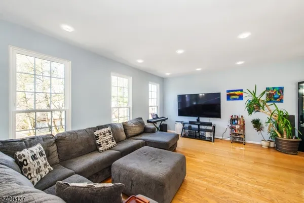 $700,000 | 10 Gannet Court, Wayne, NJ 07470