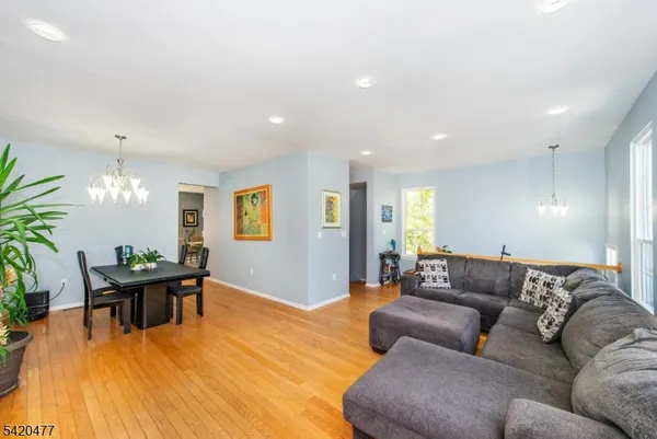 $700,000 | 10 Gannet Court, Wayne, NJ 07470