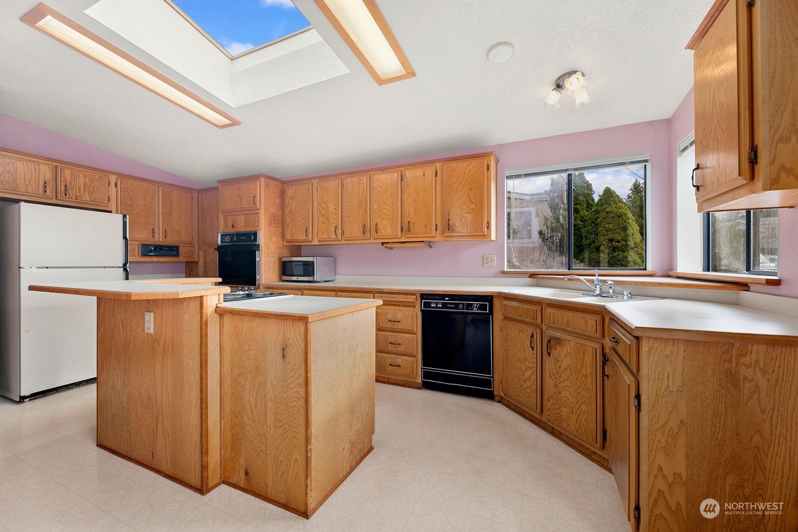 12516 Northeast 199th Street Bothell, WA 98011 - Photo 7 of 25 Gallery Image 7