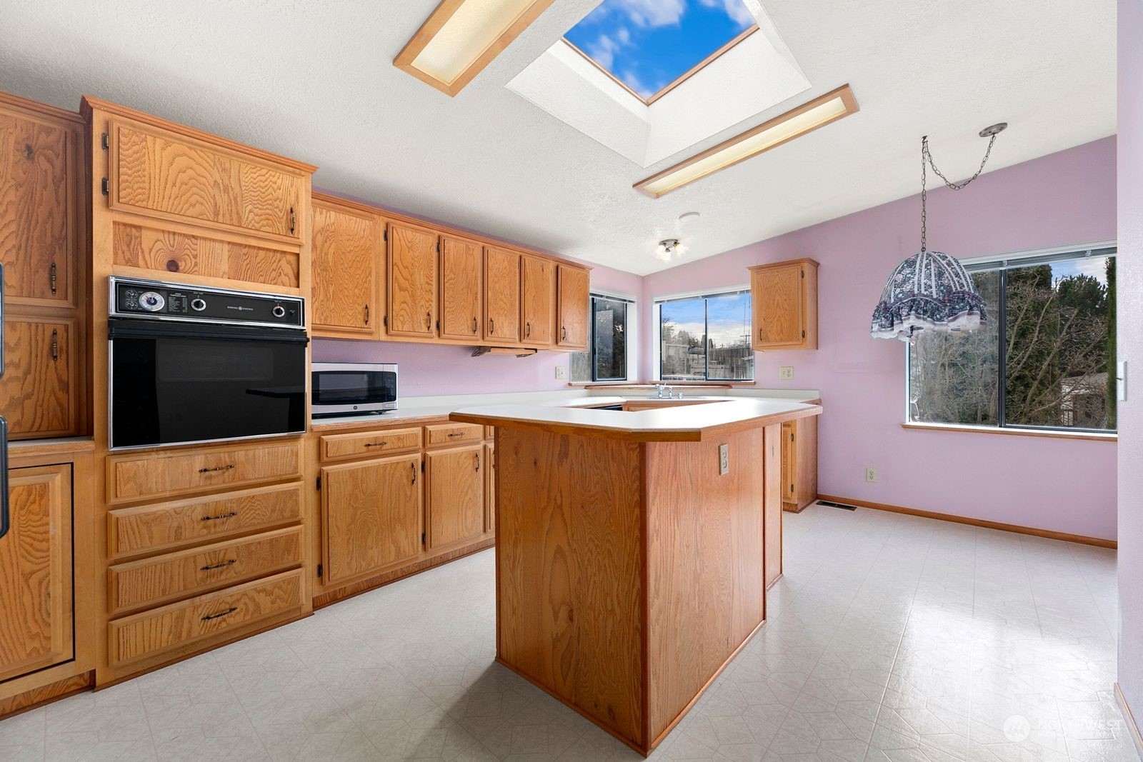12516 Northeast 199th Street Bothell, WA 98011 - Photo 8 of 25 Gallery Image 8