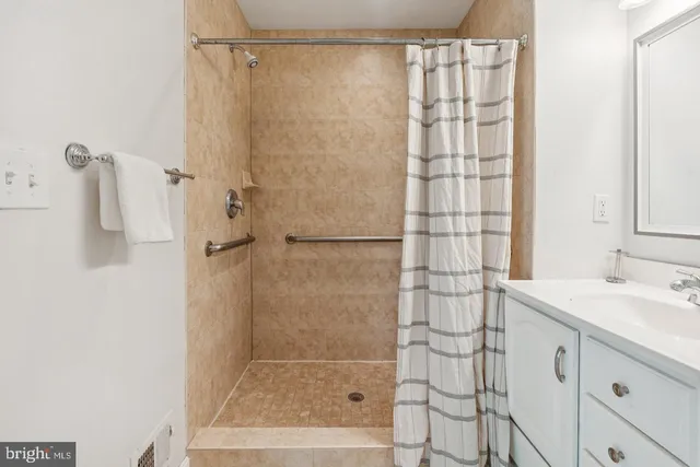 $3,400 | 1119 South Edison Street, Arlington, VA 22204