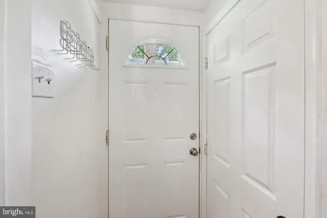 $3,400 | 1119 South Edison Street, Arlington, VA 22204