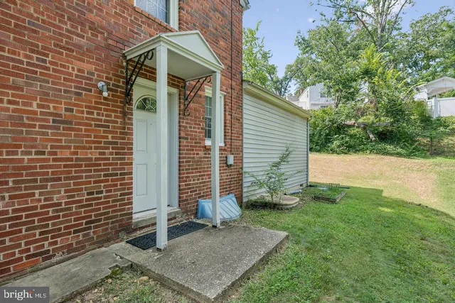 $3,400 | 1119 South Edison Street, Arlington, VA 22204