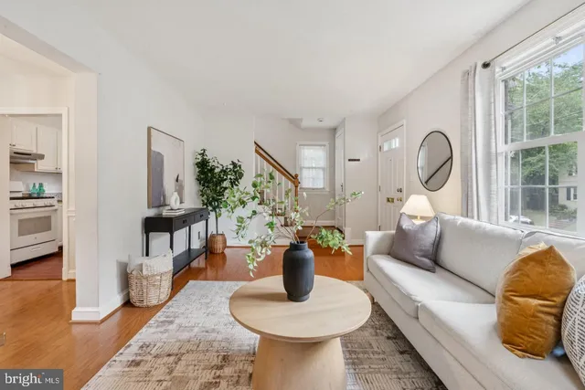 $3,400 | 1119 South Edison Street, Arlington, VA 22204