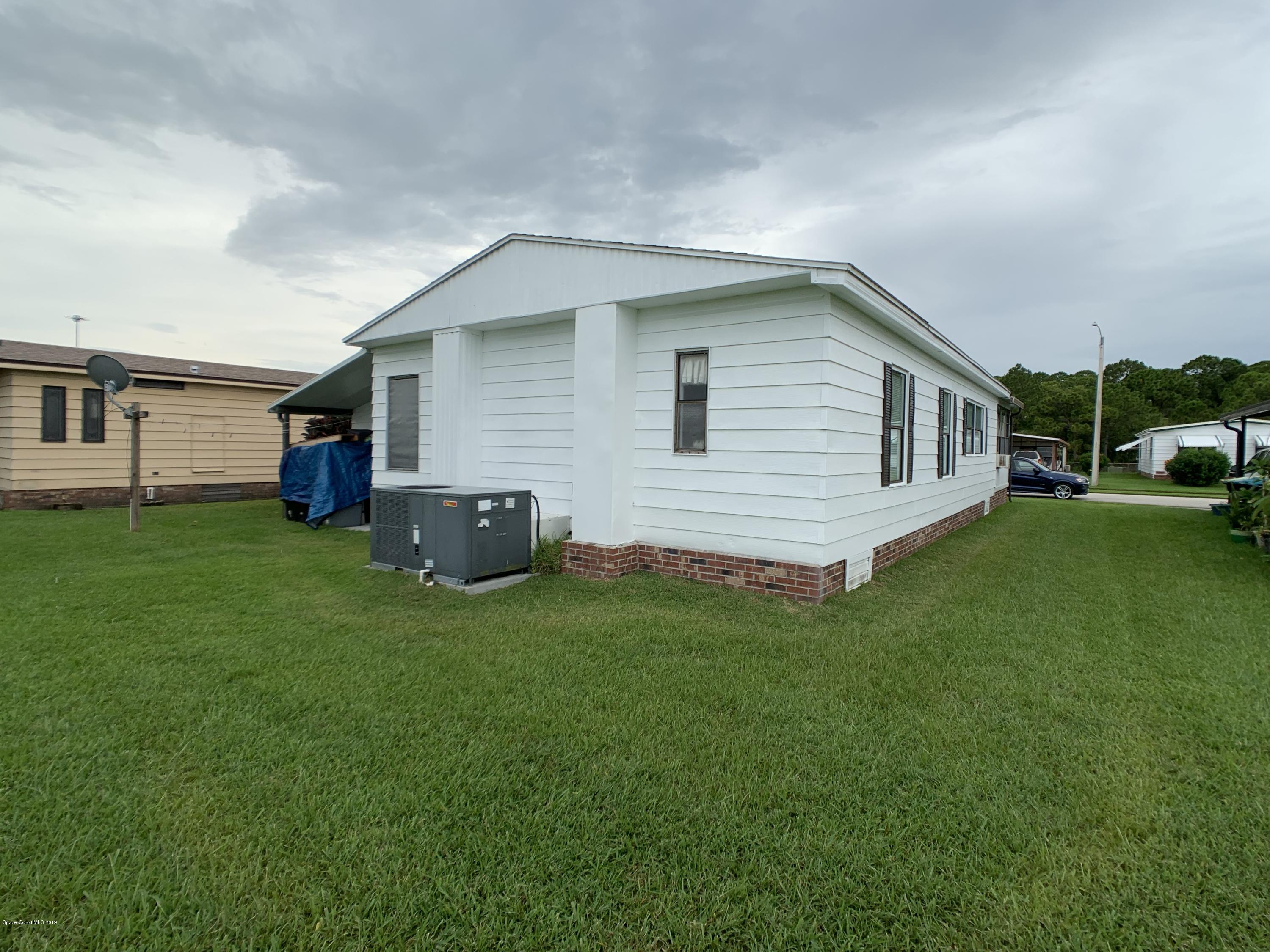 1925 Mango Street Northeast Palm Bay, FL 32905 - Photo 14 of 20 IMG_4051
