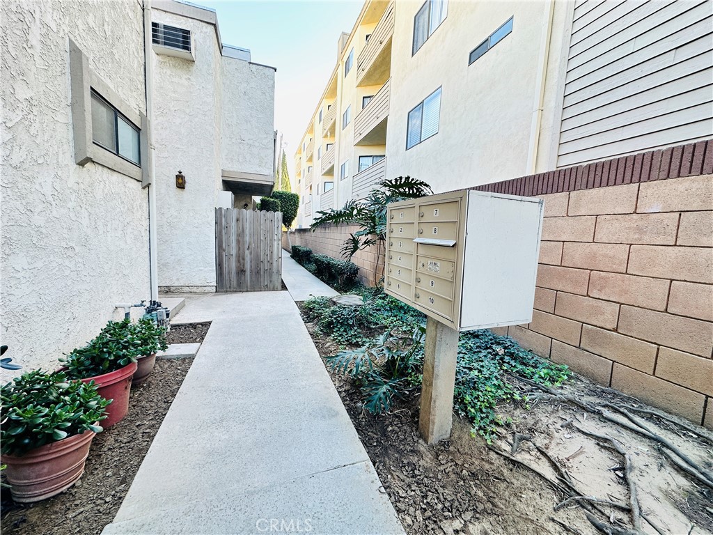 4146 Elm Avenue, Unit 5 Long Beach, CA 90807 - Photo 20 of 24 a view of a pathway with house on both side