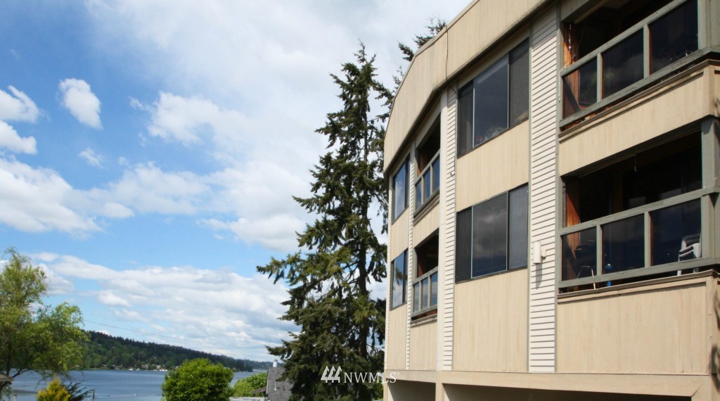 740 North 32nd Street, Unit 2 Renton, WA 98056 - Photo 1 of 16