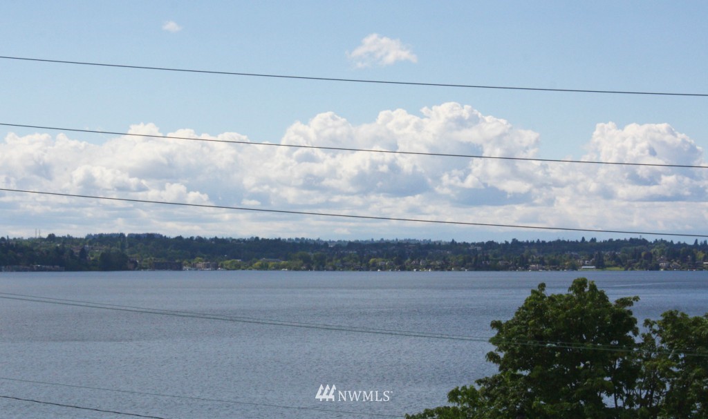 740 North 32nd Street, Unit 2 Renton, WA 98056 - Photo 4 of 16