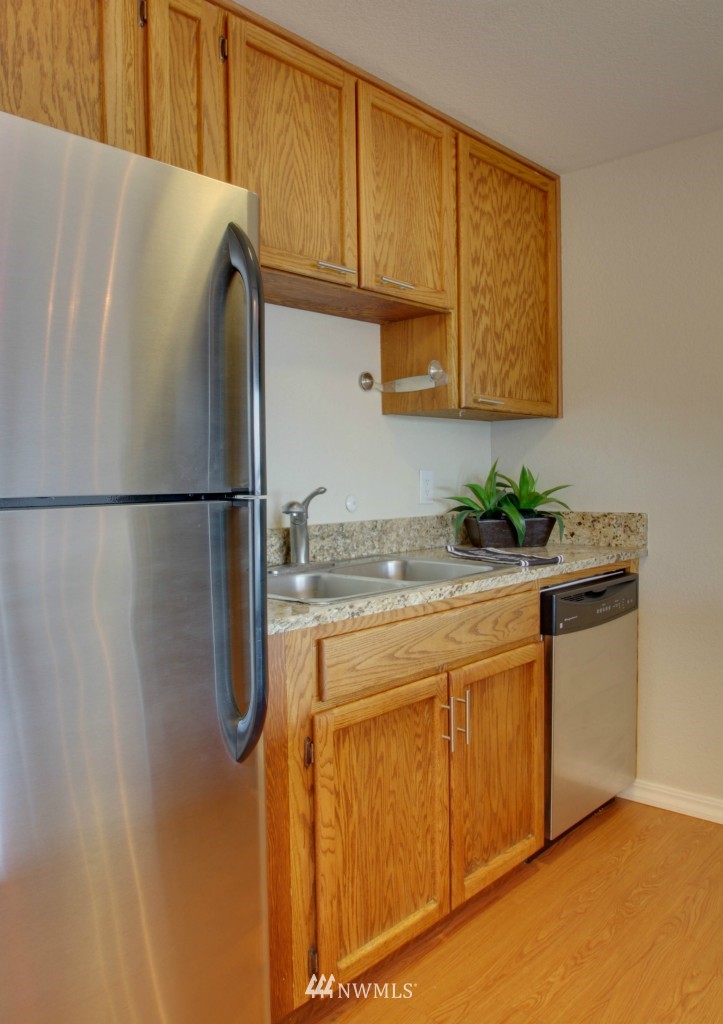 740 North 32nd Street, Unit 2 Renton, WA 98056 - Photo 9 of 16