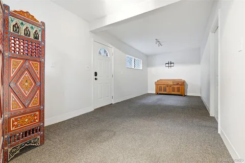 a view of livingroom with furniture