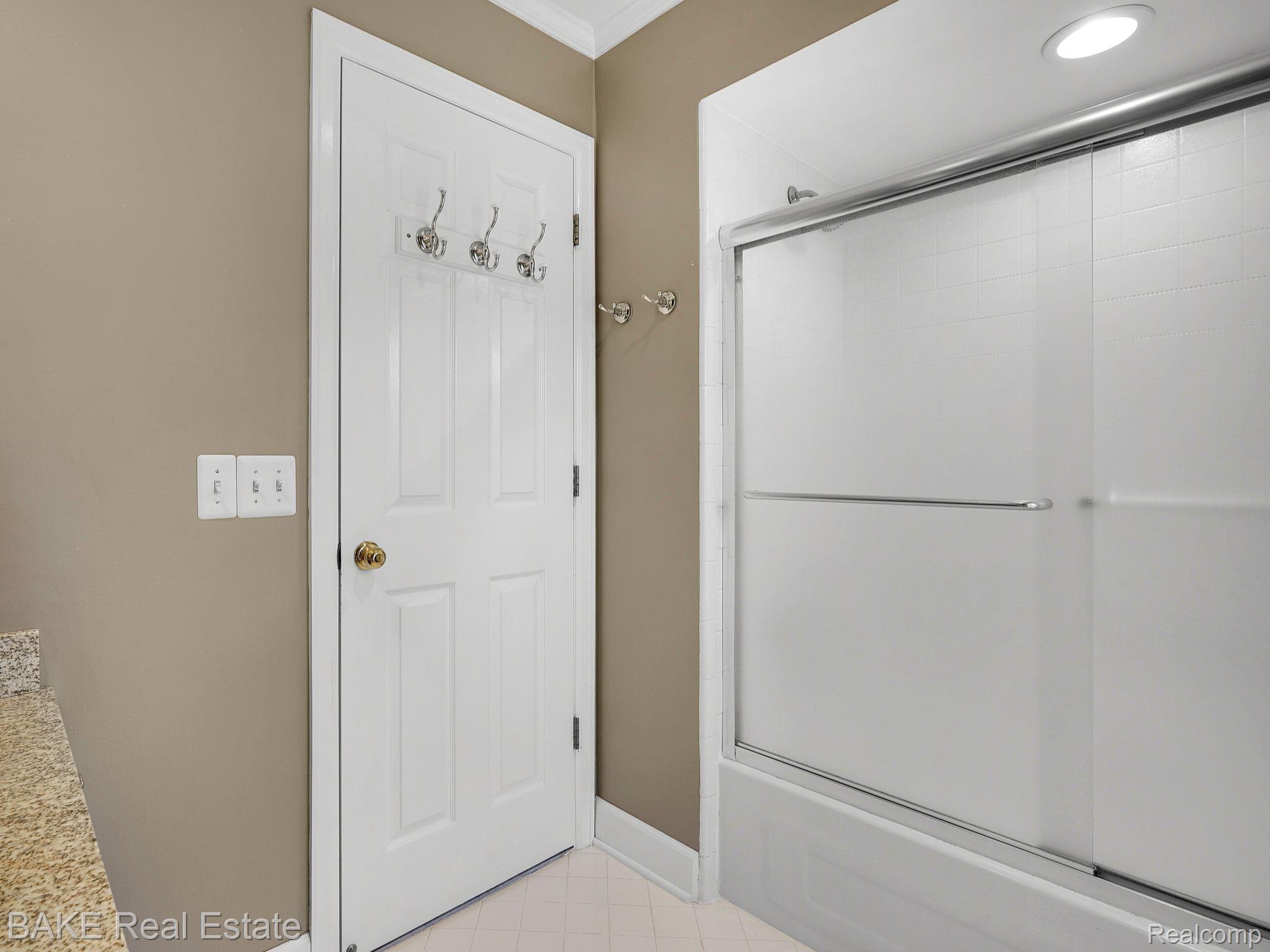 40958 Coventry Road Novi, MI 48375 - Photo 56 of 66 Second Floor Main Bath