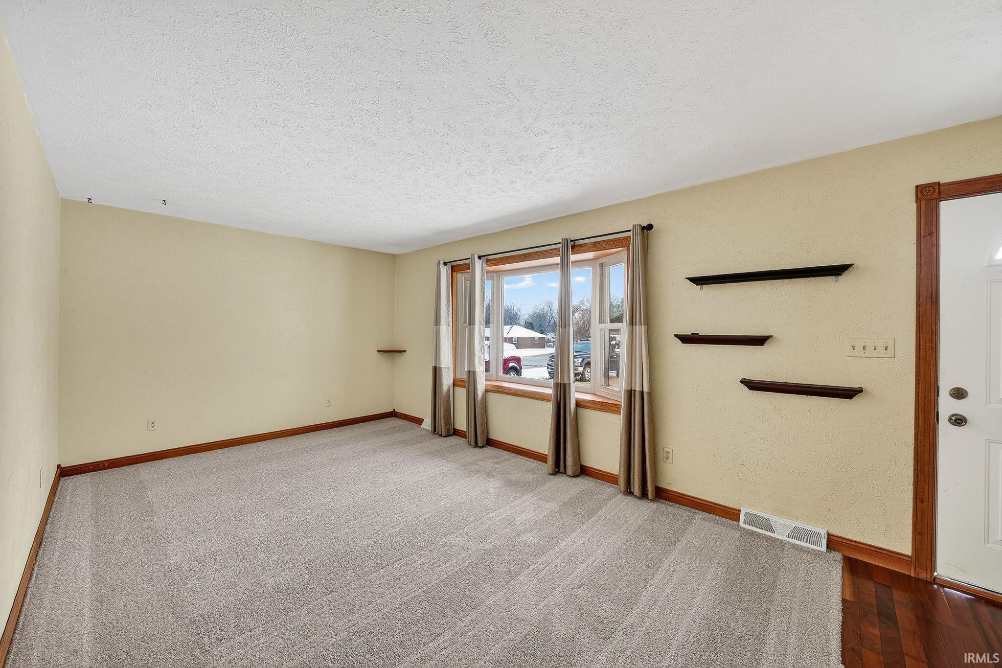 17928 Darden Road South Bend, IN 46635 - Photo 4 of 35