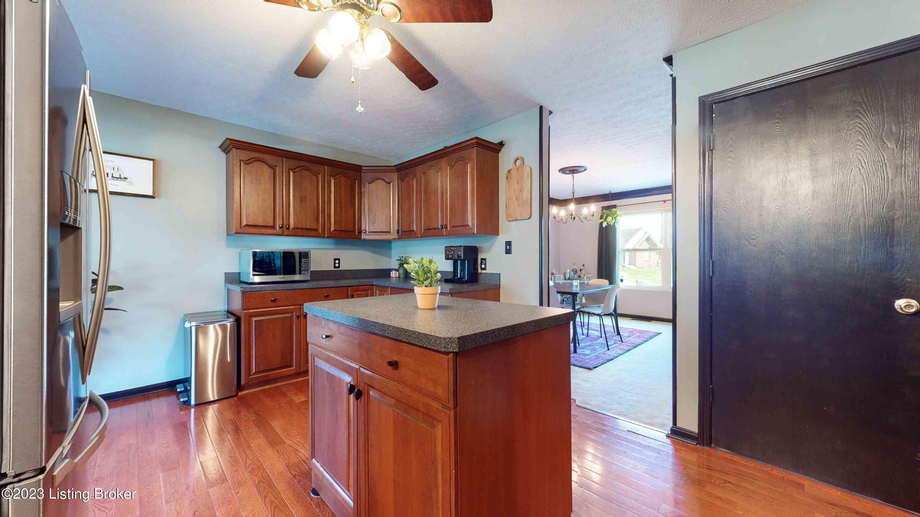 9802 Spring Pointe Court Louisville, KY 40229 - Photo 14 of 80 9802-Spring-Pointe-Ct_014