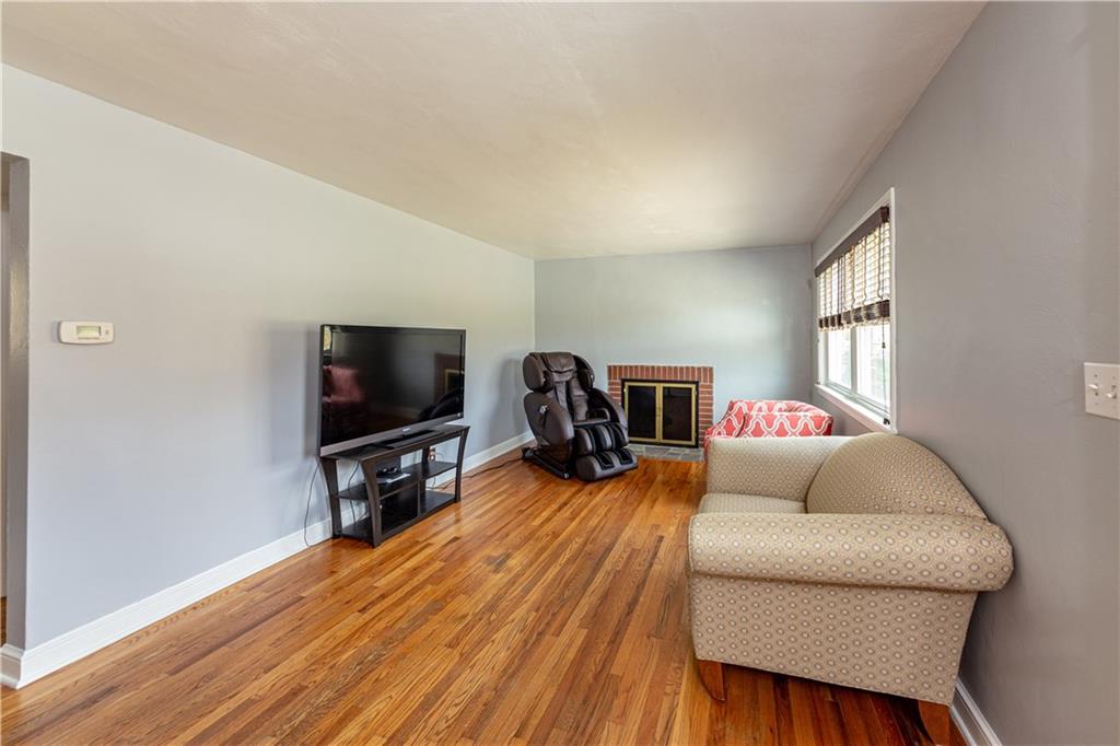 1117 Ingomar Heights Road Pittsburgh, PA 15237 - Photo 3 of 25 Gallery Image 3