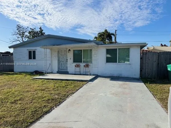 $2,800 | 4020 Southwest 50th Street, Dania Beach, FL 33314