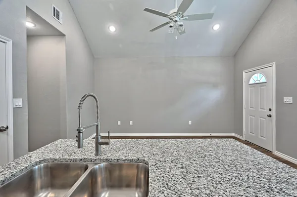 $1,395 | 11911 Nelwood Street, Willis, TX 77318