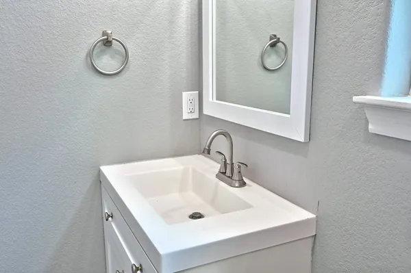 $1,395 | 11911 Nelwood Street, Willis, TX 77318