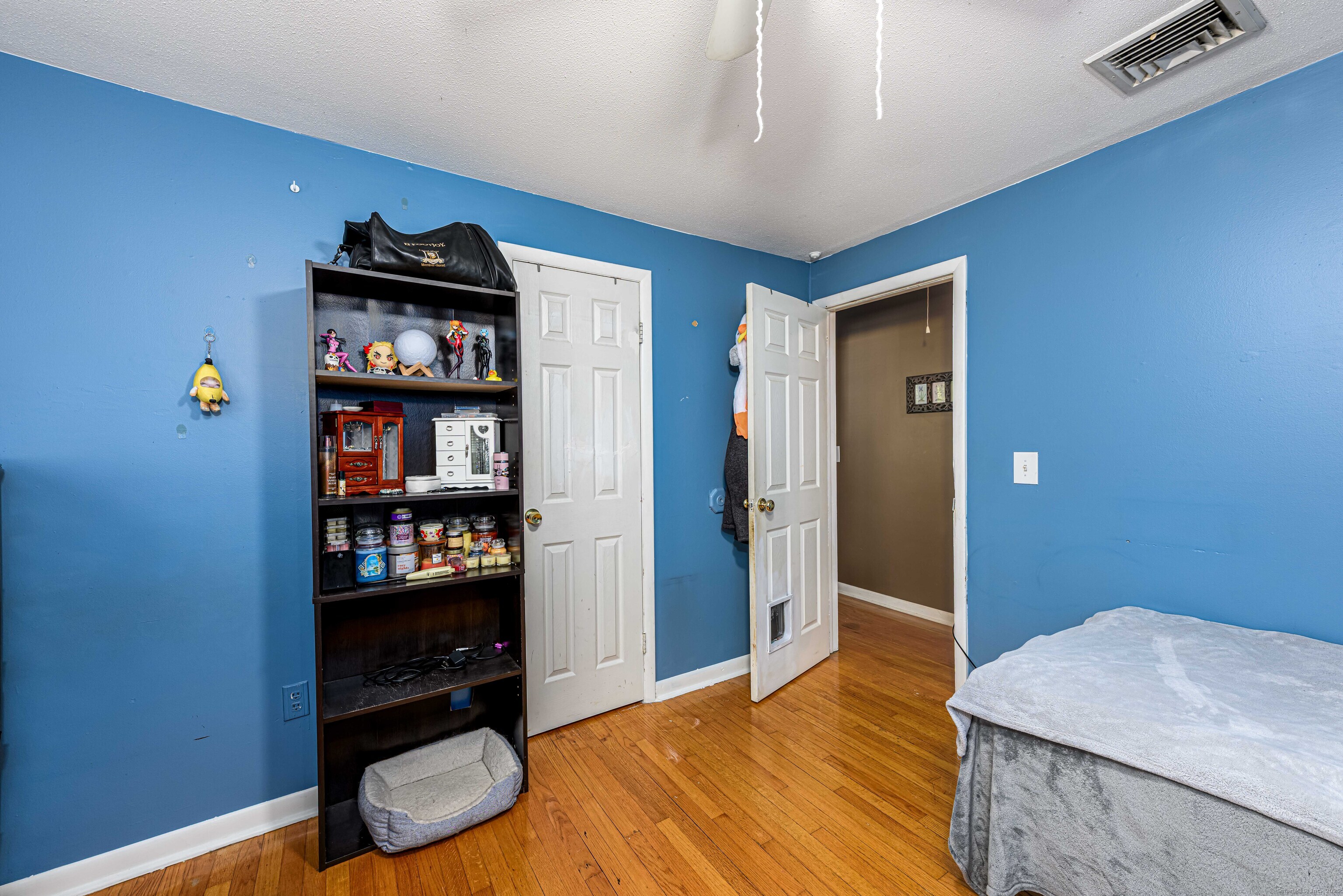 201 Rimmon Road North Haven, CT 06473 - Photo 19 of 40 a bedroom with a bed and a book shelf
