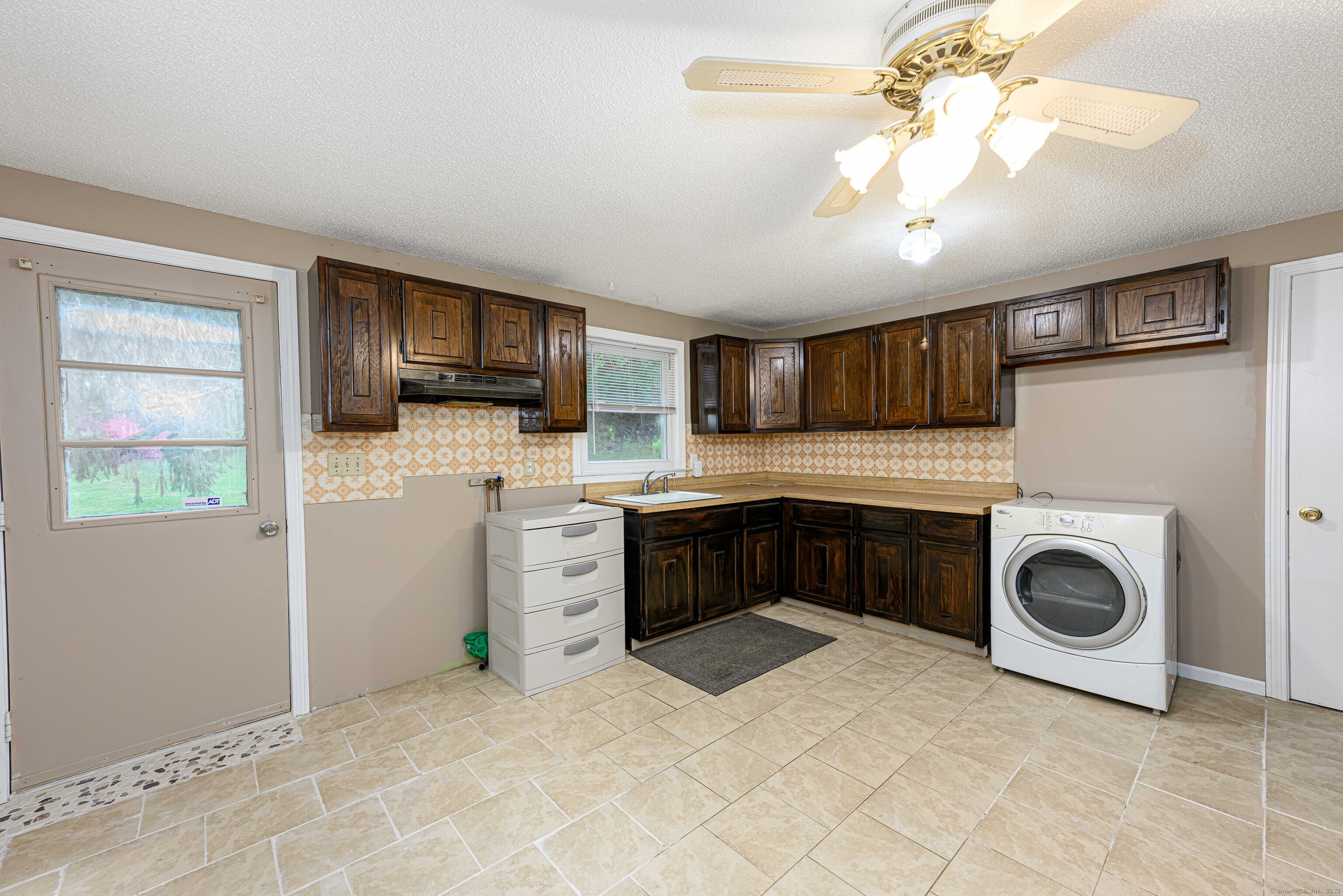 201 Rimmon Road North Haven, CT 06473 - Photo 30 of 40 a kitchen with a stove a microwave and refrigerator