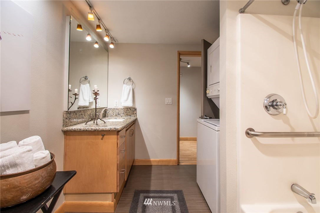 2015 Terry Avenue, Unit 105 Seattle, WA 98121 - Photo 6 of 8
