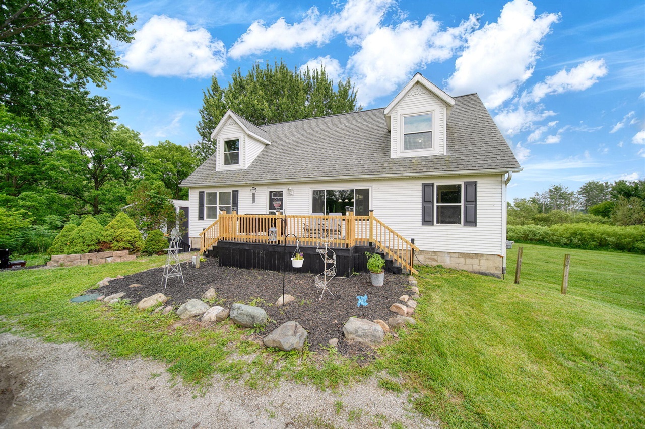 6463 Maple Lane Road Rives Junction, MI 49277 - Photo 2 of 38