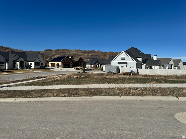 3583 South Mapleton Drive, Unit 13 Mapleton, UT 84664 - Photo 7 of 14 View of yard featuring a residential view