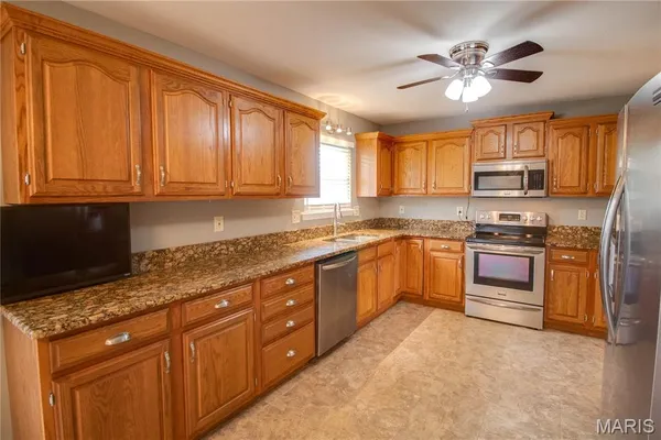 $315,000 | 1409 Elmwood Drive, Alton, IL 62002