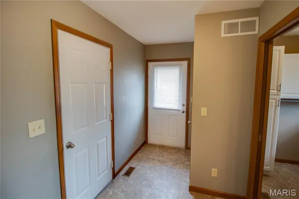 $315,000 | 1409 Elmwood Drive, Alton, IL 62002