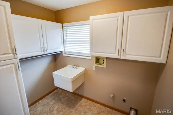 $315,000 | 1409 Elmwood Drive, Alton, IL 62002