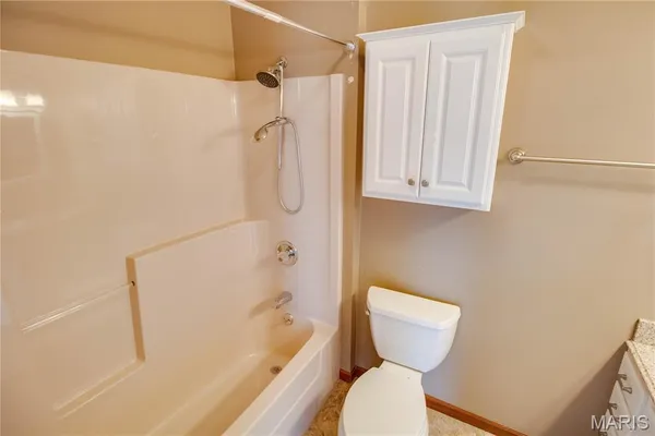 $315,000 | 1409 Elmwood Drive, Alton, IL 62002