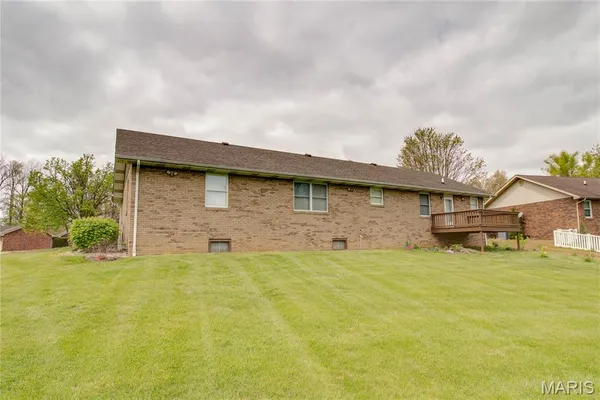 $315,000 | 1409 Elmwood Drive, Alton, IL 62002