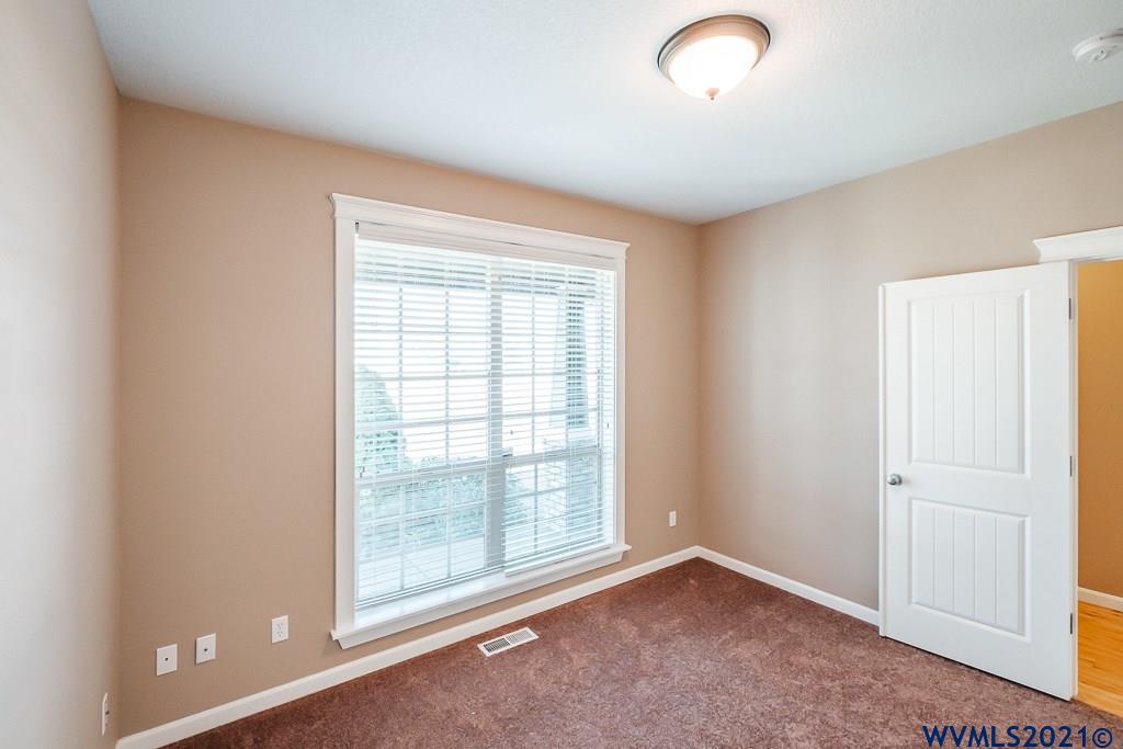 2077 Center Street Southeast Albany, OR 97322 - Photo 7 of 32
