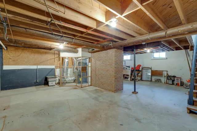 a view of yard with green space