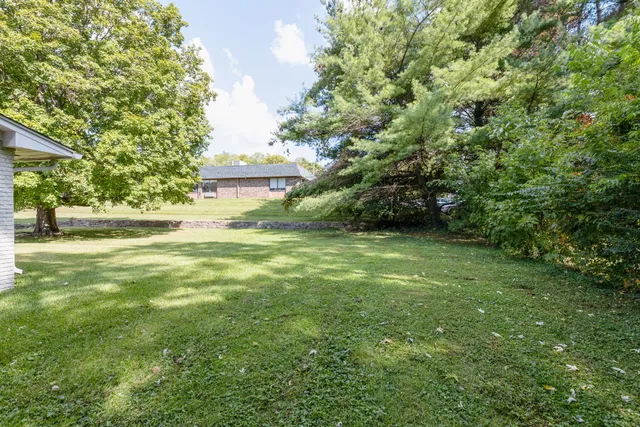 a picture of a wall with a white wall