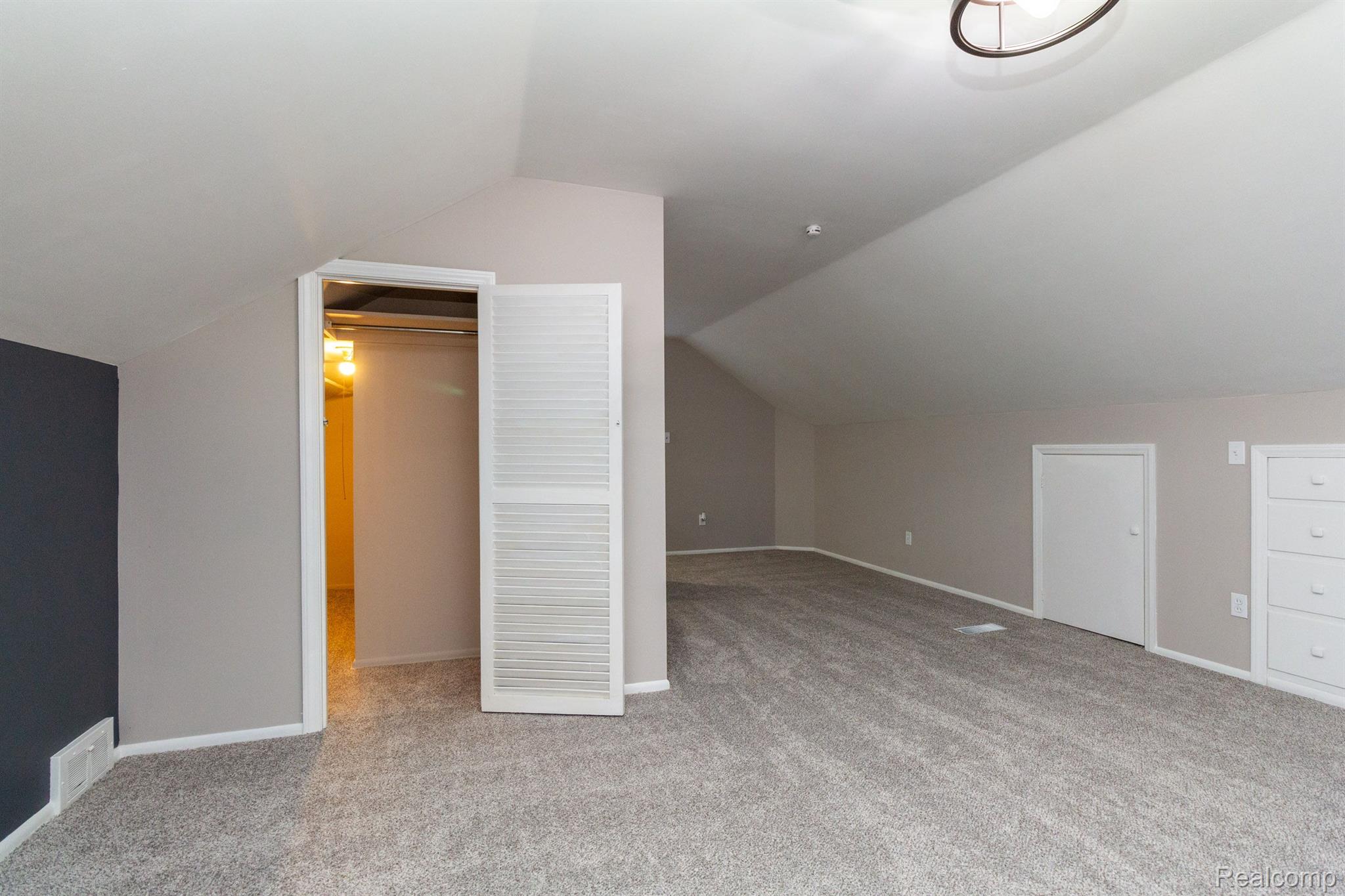 15239 Champaign Road Allen Park, MI 48101 - Photo 18 of 34 LIGHTED W.I. CLOSET + 4 B.I. DRAWERS!