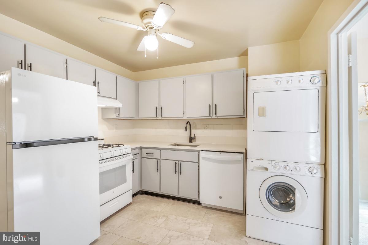 18610 Walkers Choice Road, Unit 18610 Gaithersburg, MD 20886 - Photo 18 of 30 a kitchen with cabinets a refrigerator and a sink
