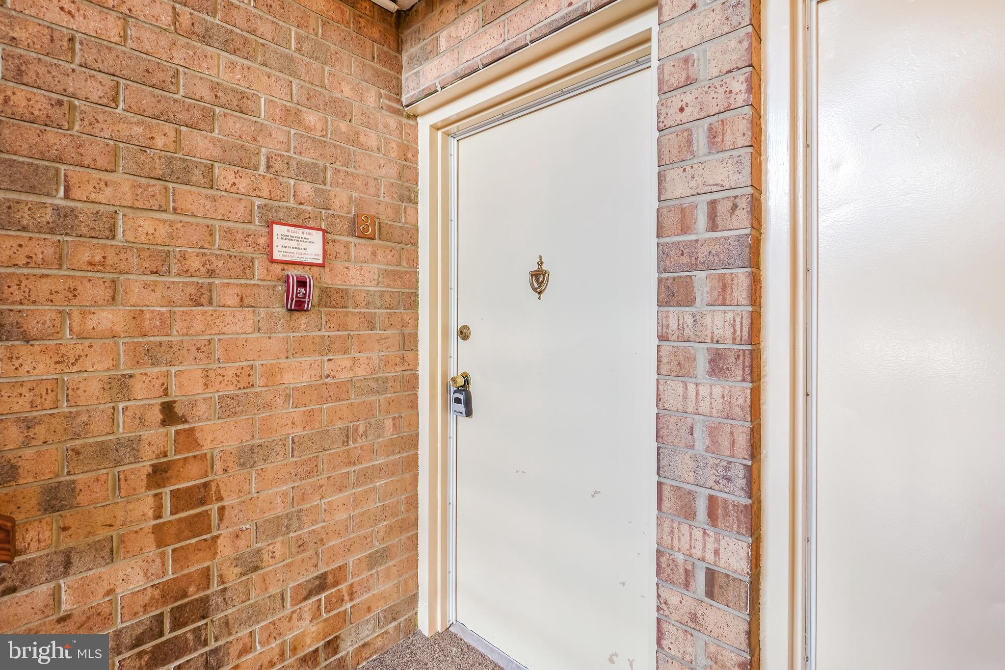 18610 Walkers Choice Road, Unit 18610 Gaithersburg, MD 20886 - Photo 2 of 30 a bathroom with a shower