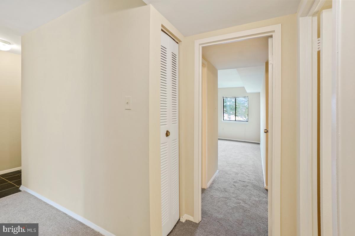 18610 Walkers Choice Road, Unit 18610 Gaithersburg, MD 20886 - Photo 21 of 30 a view of a livingroom from a hallway