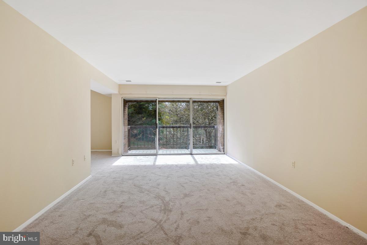 18610 Walkers Choice Road, Unit 18610 Gaithersburg, MD 20886 - Photo 5 of 30 a view of an empty room with a window