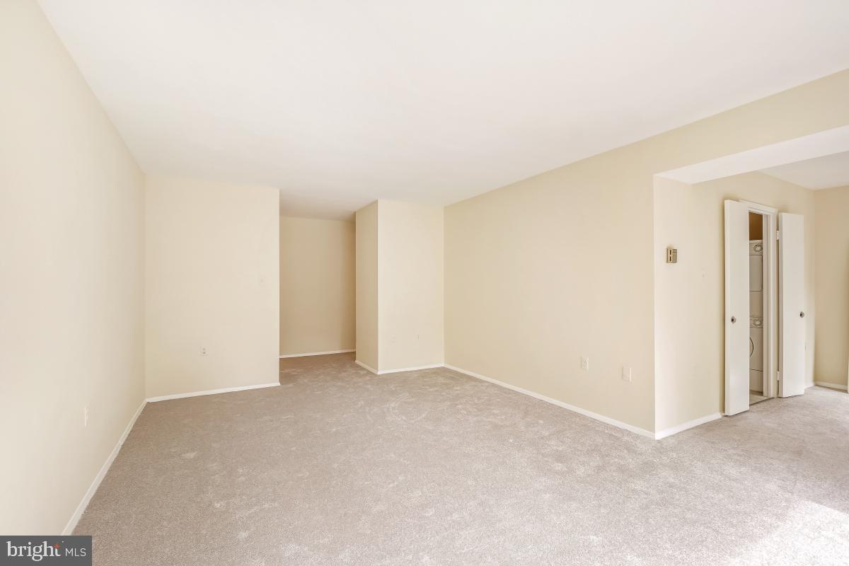 18610 Walkers Choice Road, Unit 18610 Gaithersburg, MD 20886 - Photo 7 of 30 an empty room with an entryway